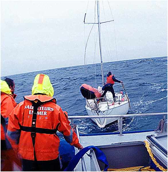 belle ile en mer voilier en perdition quatre personnes secourues 15 08 2015