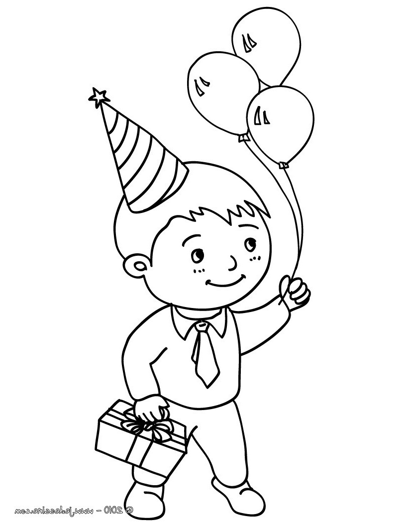 petit garcon avec son cadeau d anniversaire et 3 ballons gonflables